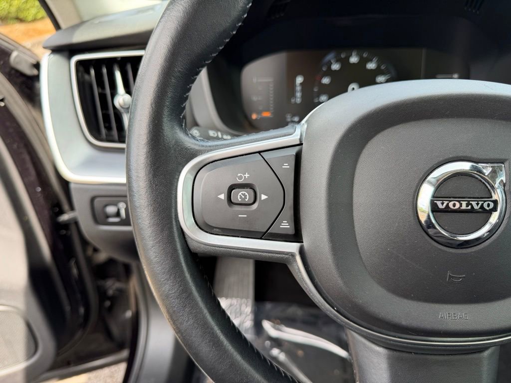 Used 2018 Volvo XC60 T5 Momentum AWD/4WD image 18