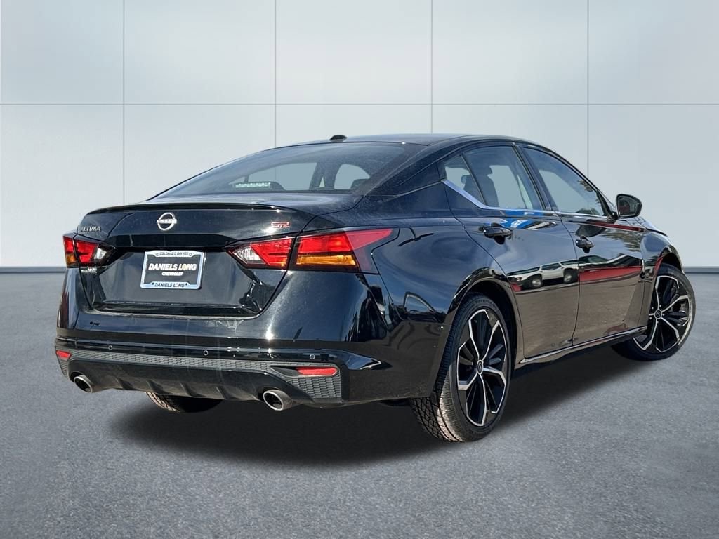 Used 2024 Nissan Altima 2.5 SR image 2