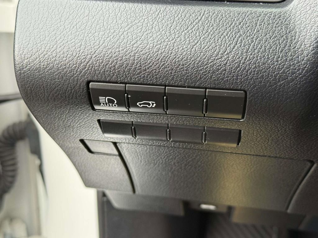 Used 2021 Lexus RX 350L Premium w/ Premium Package image 23