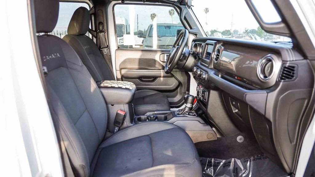 Used 2019 Jeep Wrangler Unlimited Sahara AWD/4WD image 21