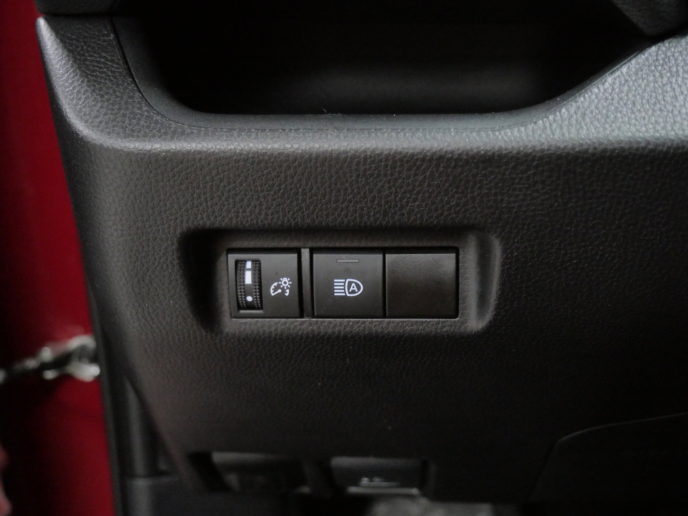 Certified 2025 Toyota RAV4 XLE FWD image 27