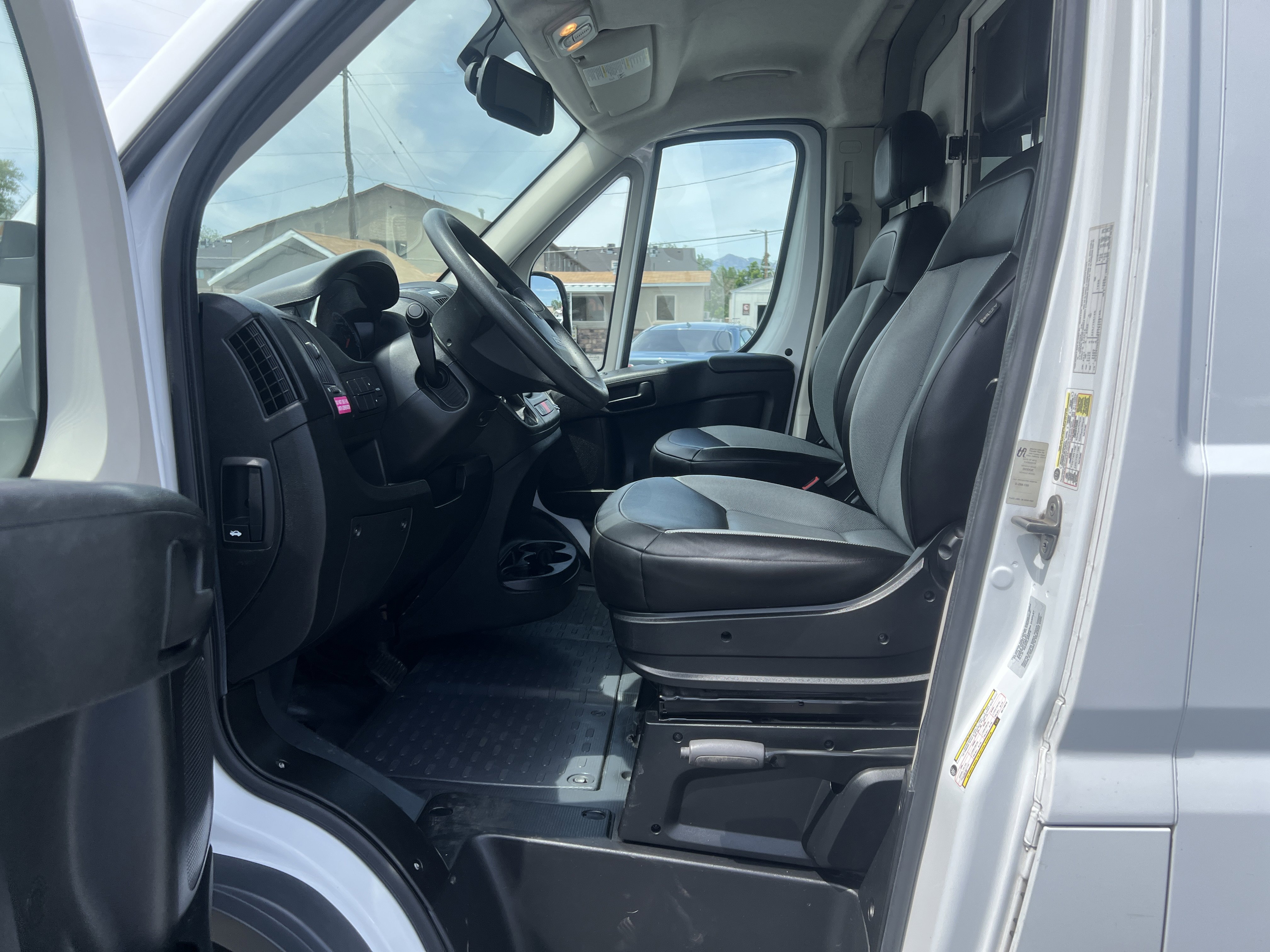 Used 2016 RAM ProMaster 2500 w/ Premium Appearance Group FWD image 22