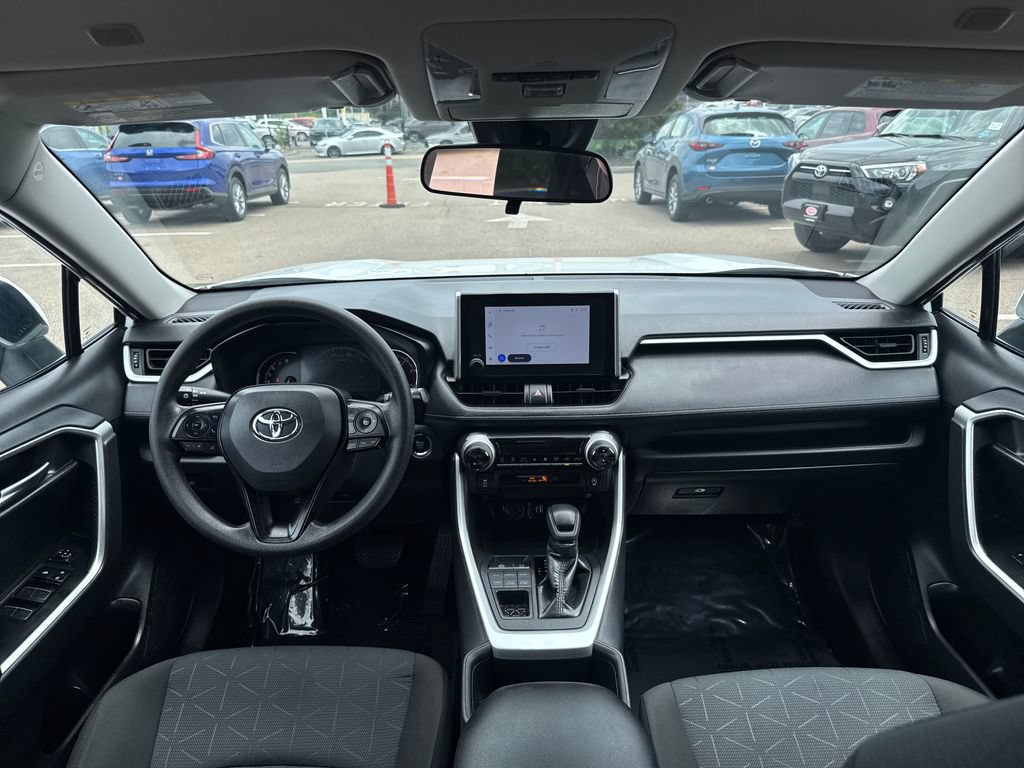 Used 2025 Toyota RAV4 XLE AWD/4WD image 11