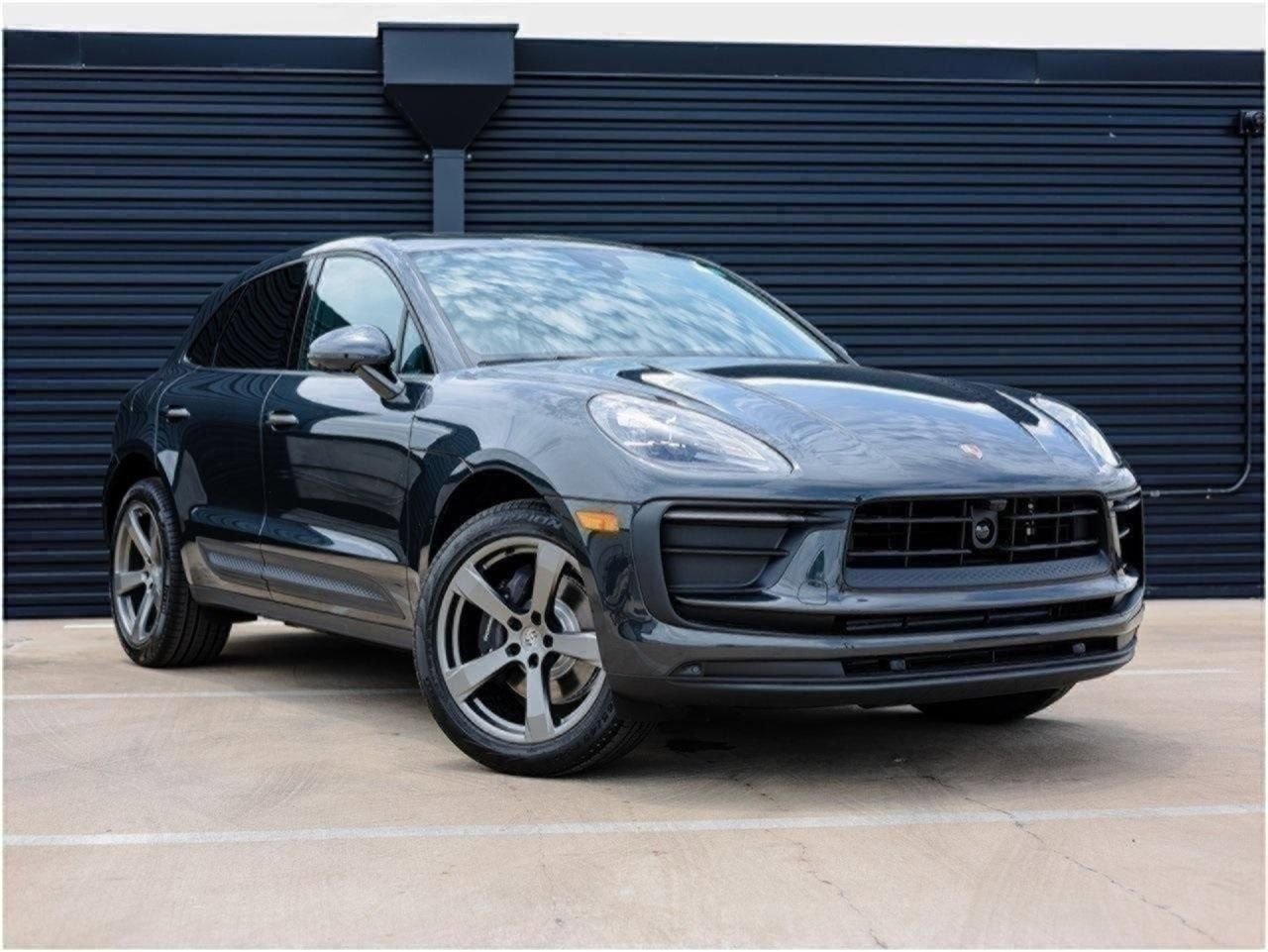 Certified 2025 Porsche Macan AWD/4WD image 9