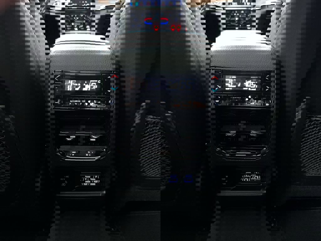 Used 2021 Jeep Grand Cherokee L Summit w/ Luxury Tech Group V image 25