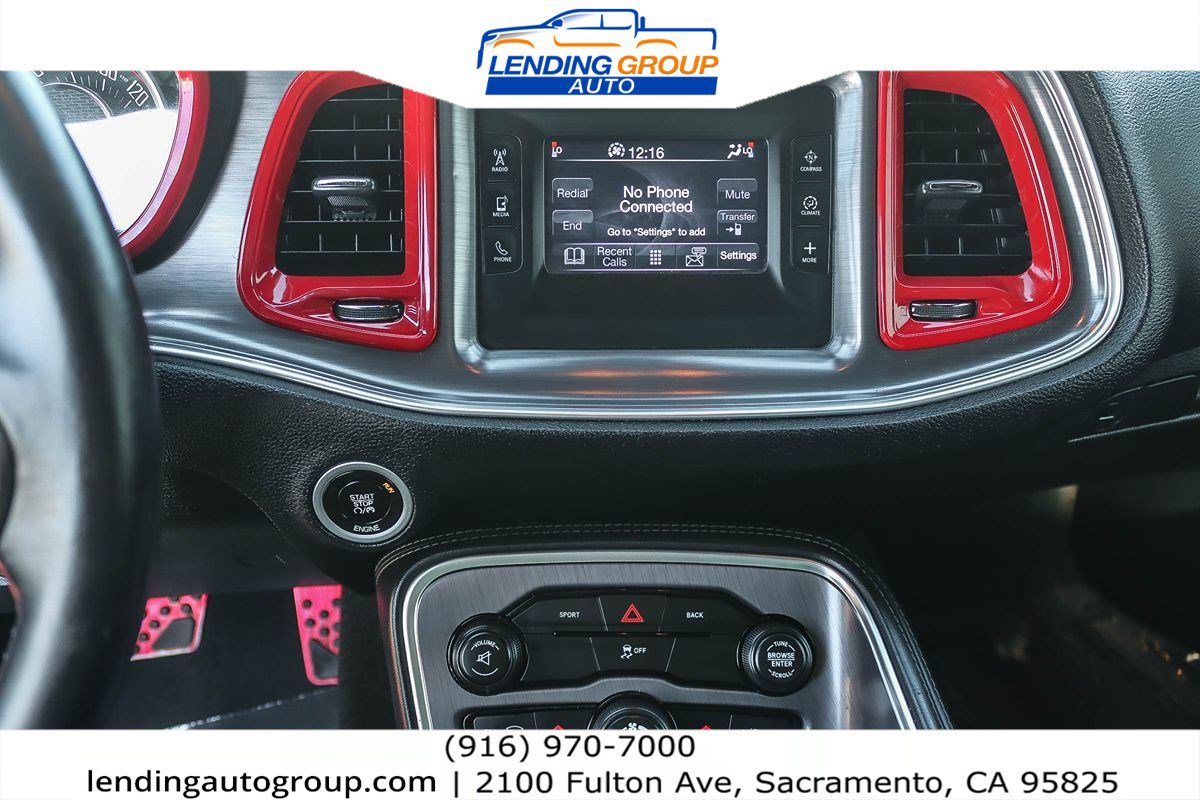 Used 2015 Dodge Challenger SXT image 12