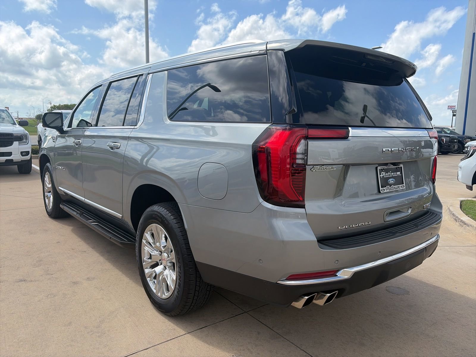 Used 2025 GMC Yukon XL Denali image 3