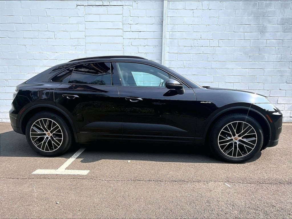 Certified 2025 Porsche Macan 4 Electric AWD/4WD image 6