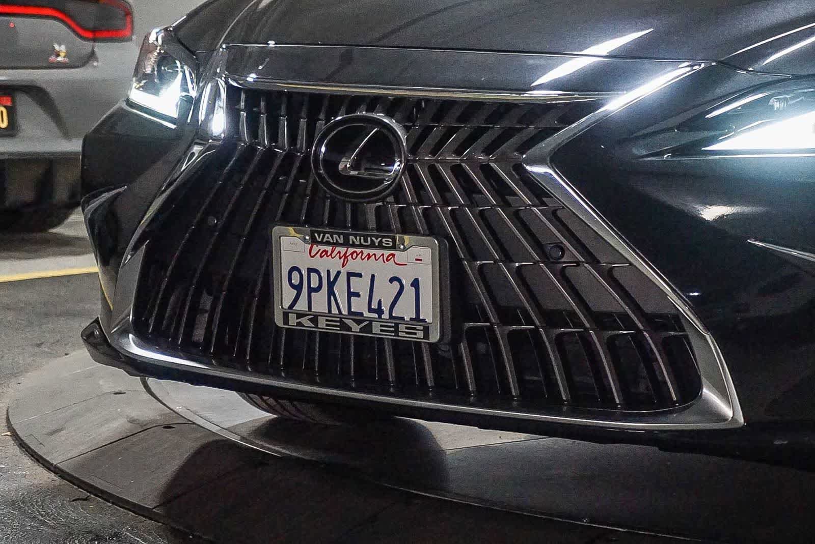 Used 2025 Lexus ES 300h w/ Premium Package image 5