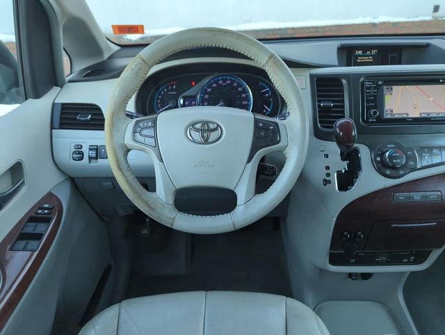 Used 2013 Toyota Sienna XLE w/ Entertainment Pkg image 18