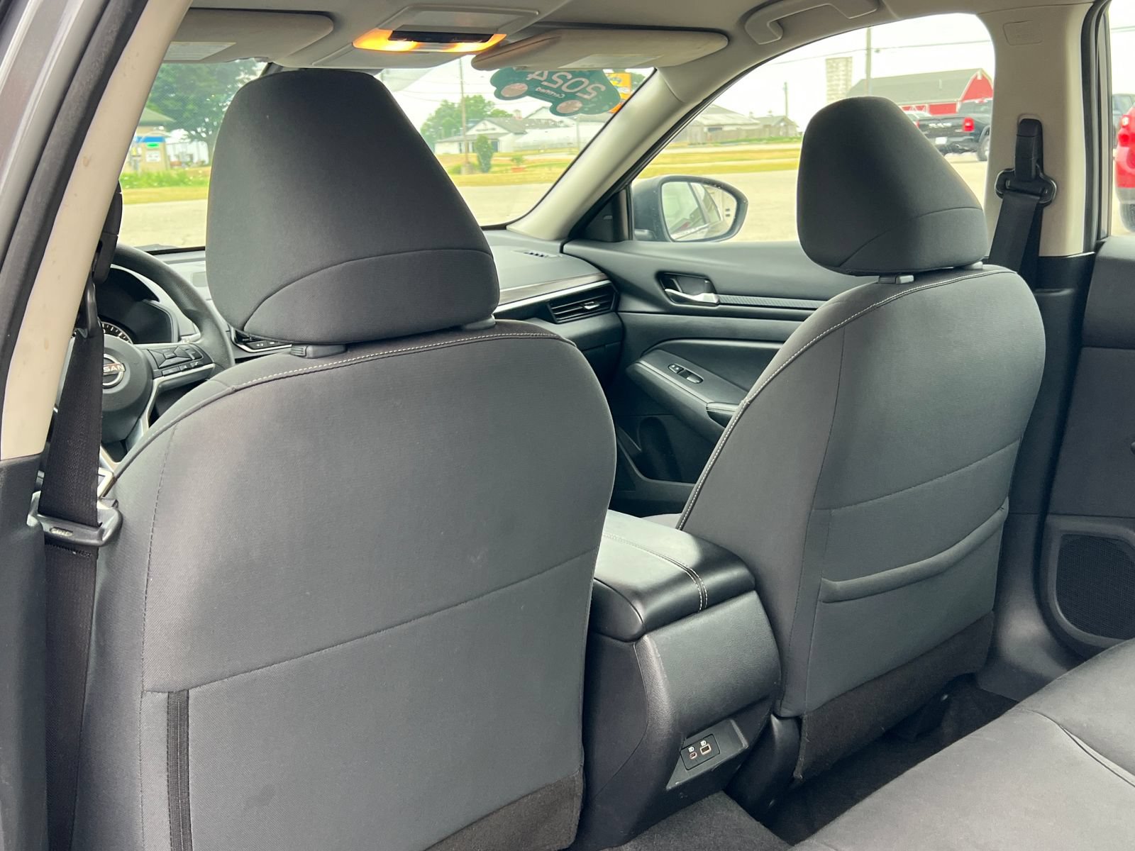 Used 2024 Nissan Altima 2.5 SV FWD image 30