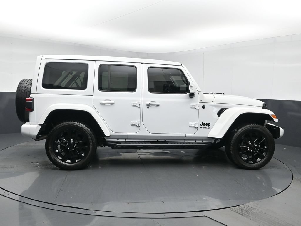 Used 2022 Jeep Wrangler Unlimited Sahara AWD/4WD image 3