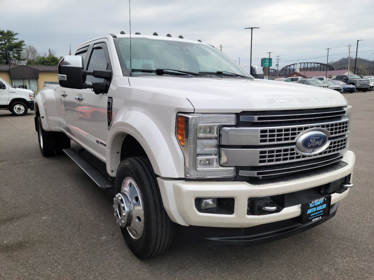 Used 2017 Ford F450 Platinum w/ Platinum Ultimate Package AWD/4WD image 3