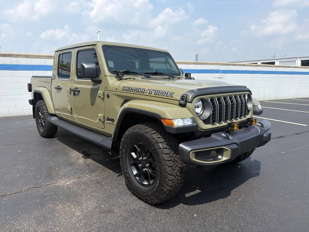 Used 2025 Jeep Gladiator Sport AWD/4WD image 7