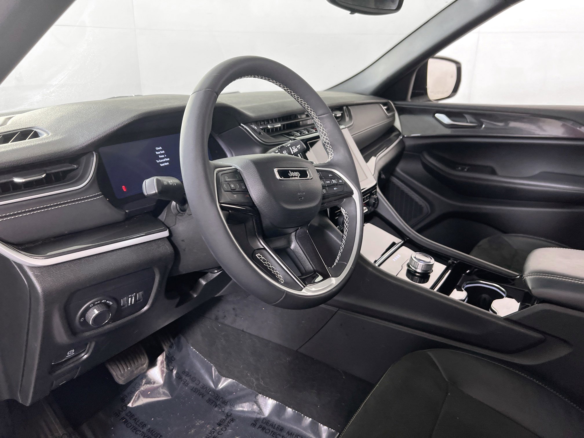 Used 2023 Jeep Grand Cherokee Altitude AWD/4WD image 9