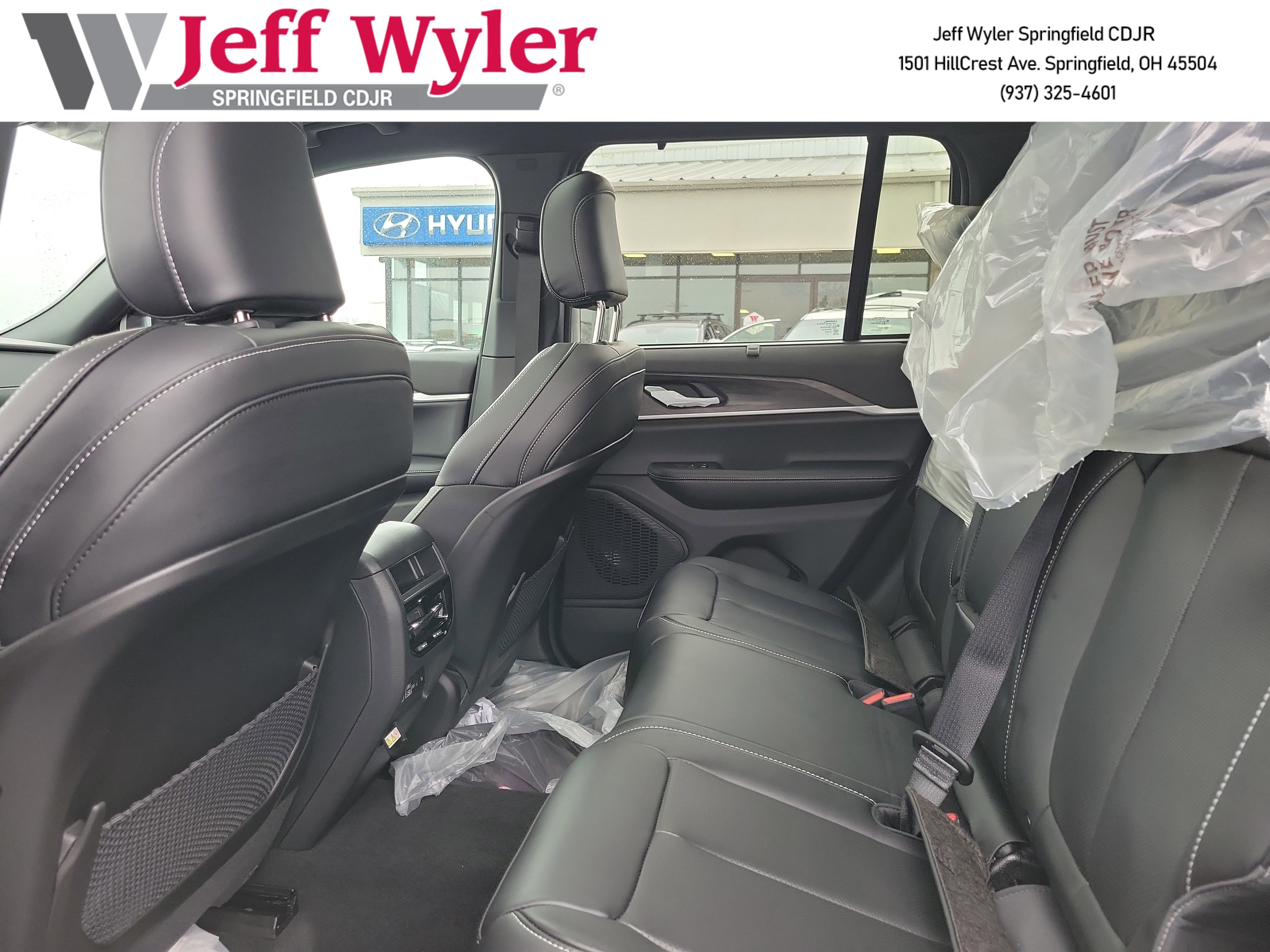 New 2025 Jeep Grand Cherokee Limited w/ Luxury Tech Group II image 16