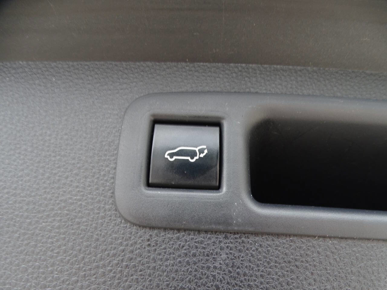 Used 2021 Toyota Highlander XLE image 38