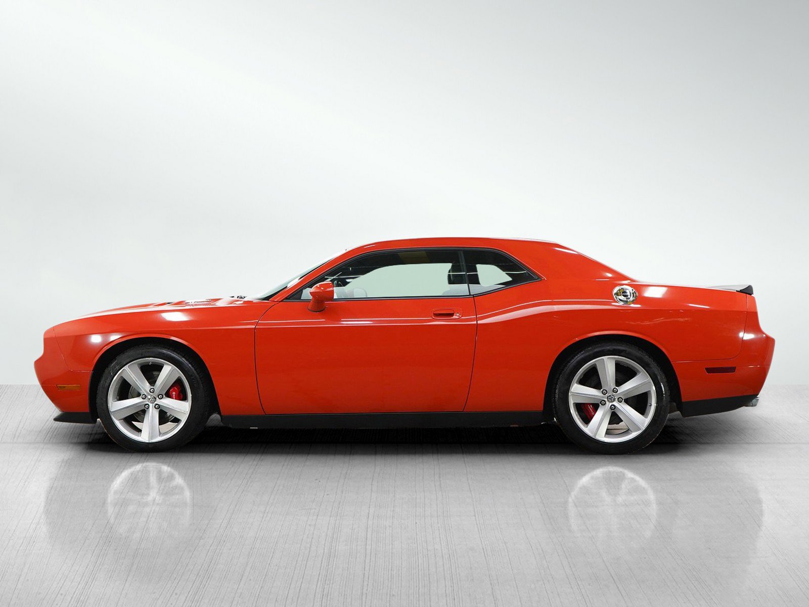 Used 2009 Dodge Challenger SRT8 RWD image 2