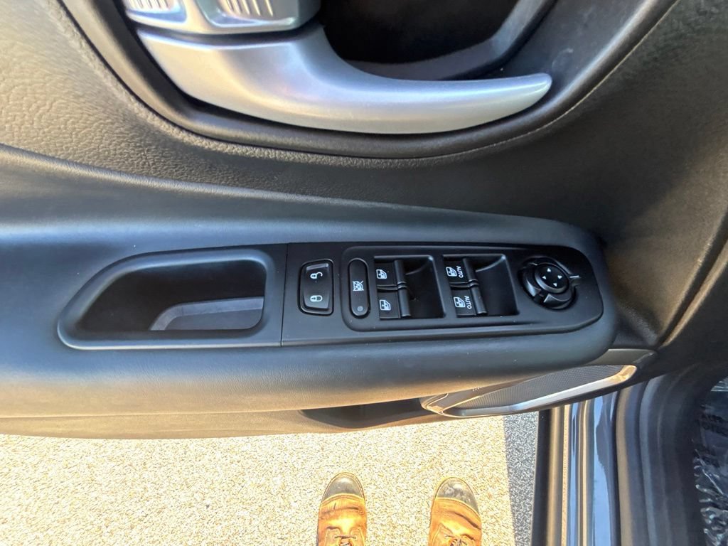 Certified 2023 Jeep Renegade Latitude AWD/4WD image 19