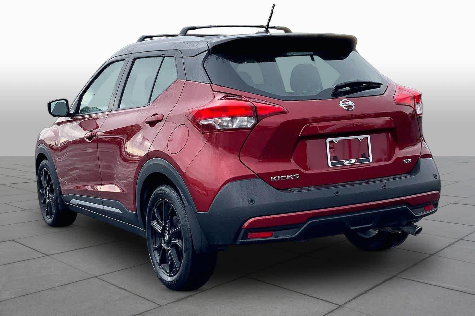 Used 2020 Nissan Kicks SR w/ SR Premium Package FWD image 12