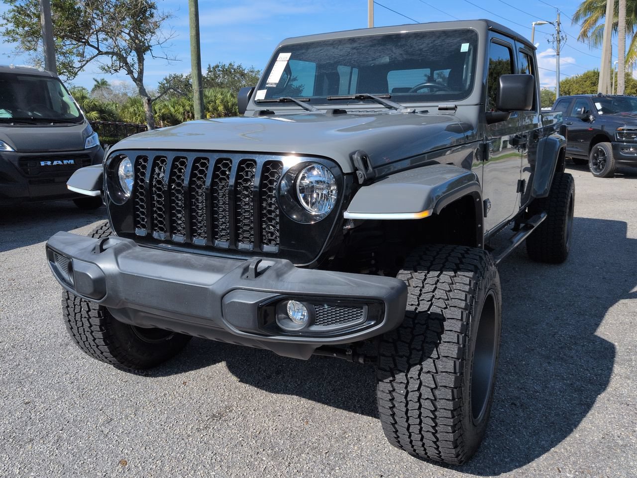 Used 2022 Jeep Gladiator Sport AWD/4WD image 9