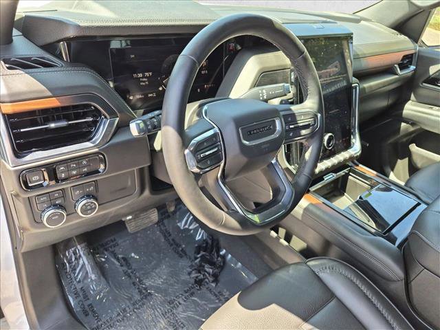 Used 2025 GMC Yukon XL Denali AWD/4WD image 10