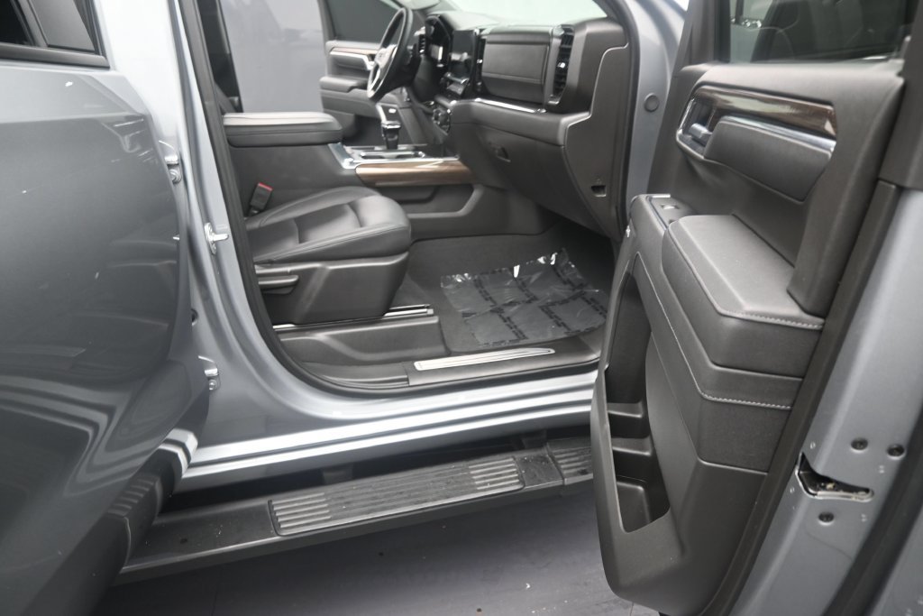 Used 2025 Chevrolet Silverado 1500 LT Trail Boss w/ Convenience Package II AWD/4WD image 14