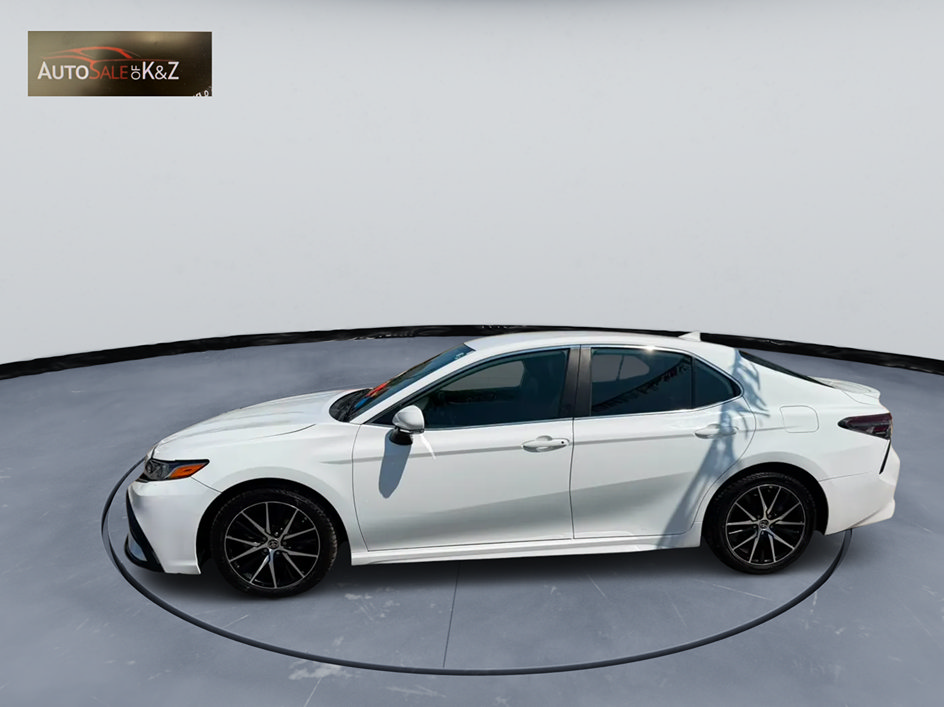 Used 2022 Toyota Camry SE FWD image 3