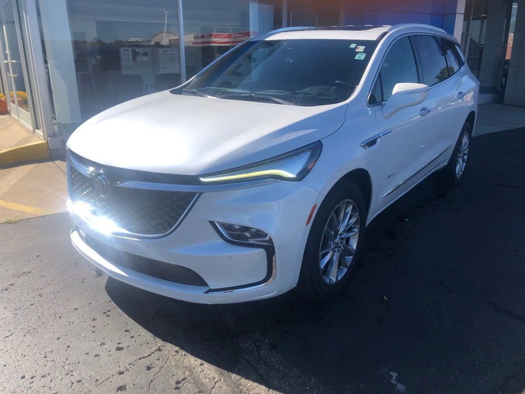 Used 2023 Buick Enclave Avenir w/ Avenir Technology Package image 4