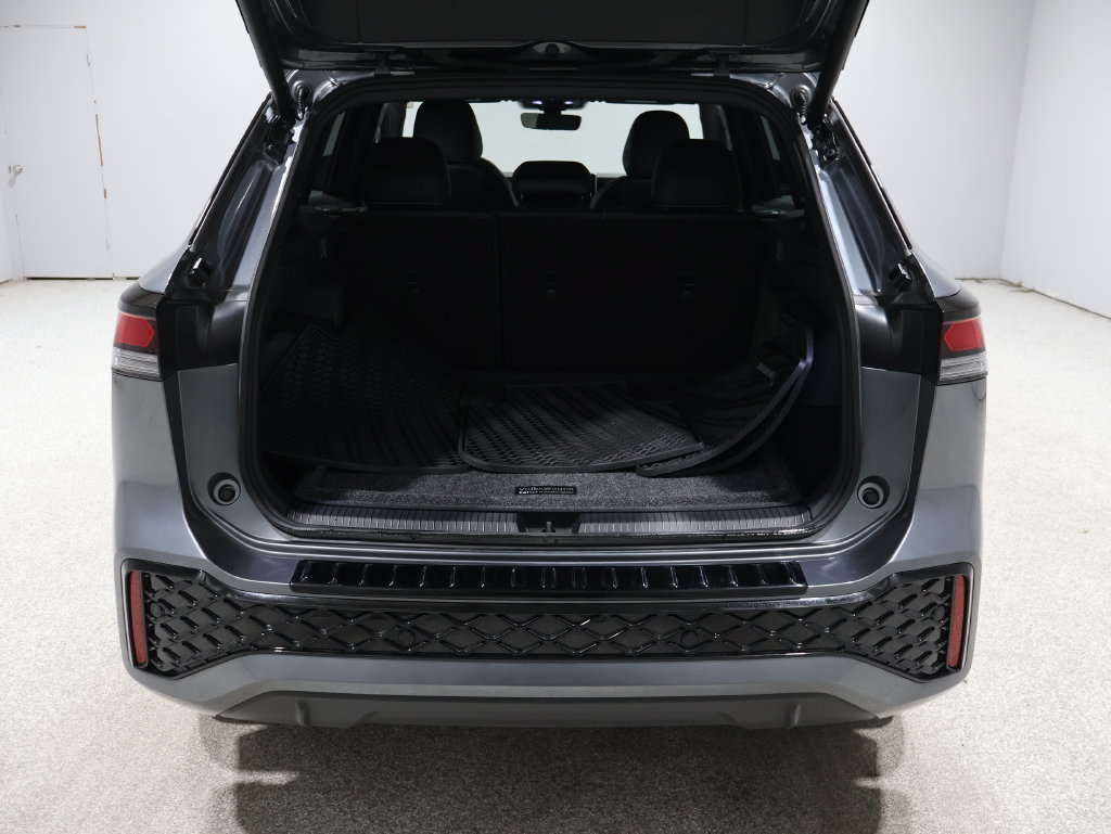 Used 2025 Volkswagen Tiguan SE R-Line AWD/4WD image 19