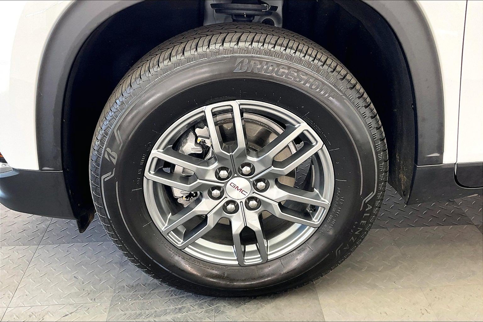 Used 2026 GMC Acadia Elevation w/ LPO, Floor Liner Package AWD/4WD image 8