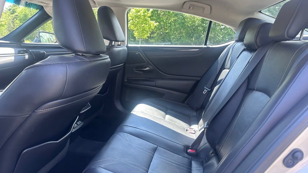 Used 2021 Lexus ES 300h w/ Accessory Package FWD image 18