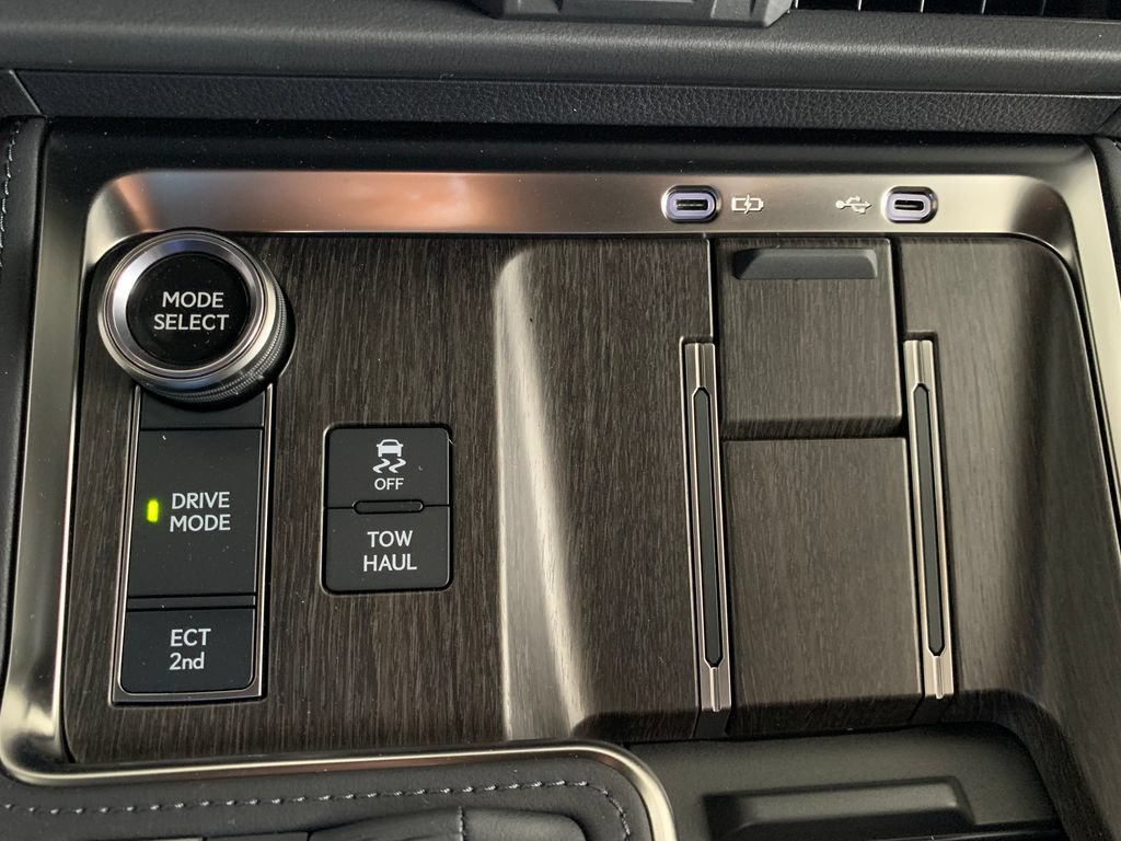 Used 2026 Lexus GX 550 w/ Accessory Package (2T) AWD/4WD image 21