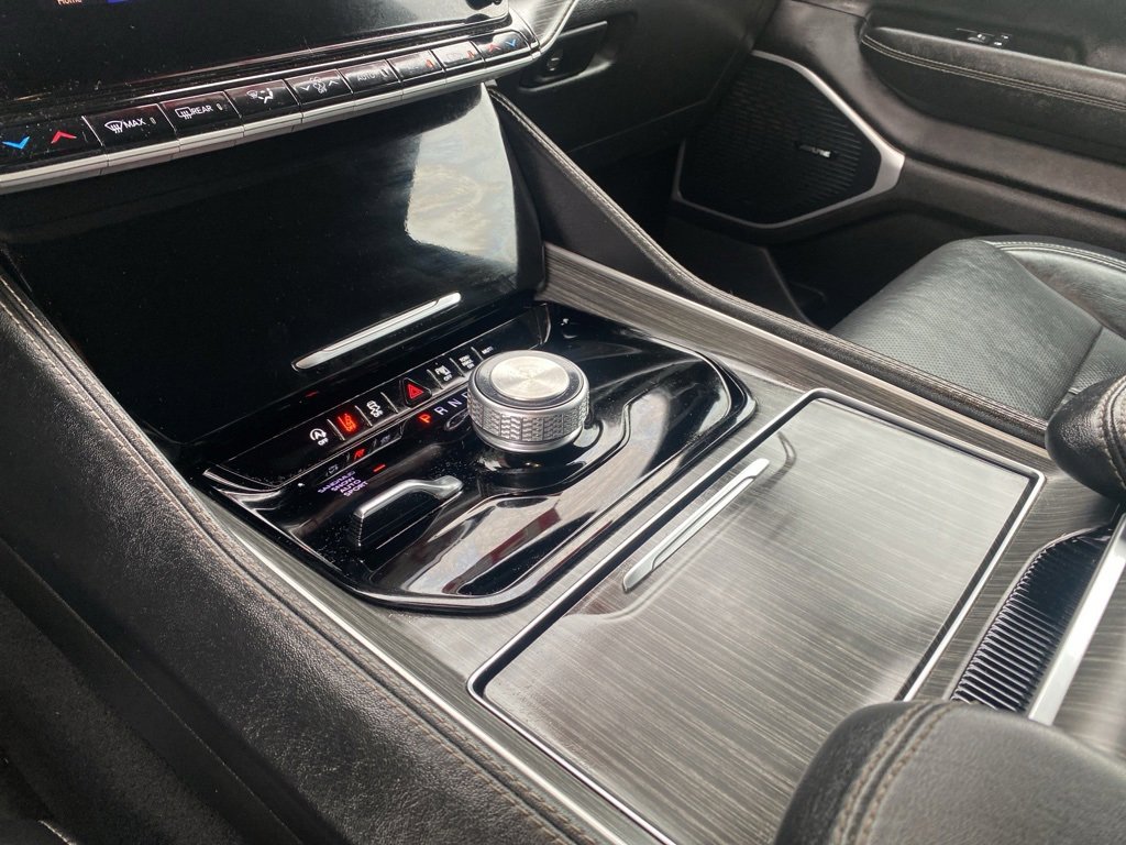 Used 2024 Jeep Wagoneer Series II w/ Flexible Seating Group image 18