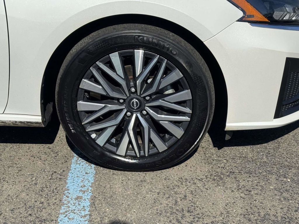 Used 2024 Nissan Altima 2.5 SV image 6