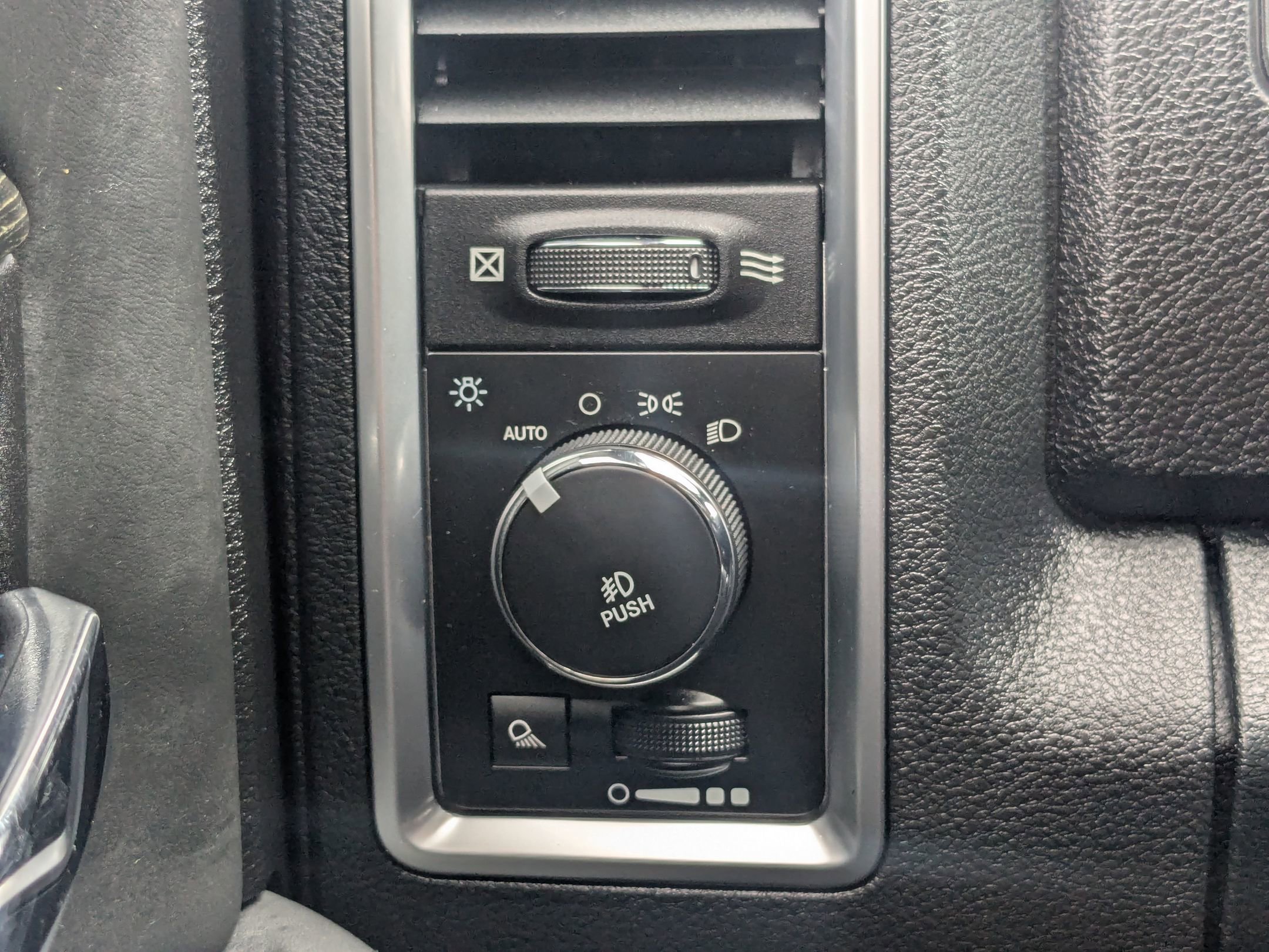 Used 2016 RAM 1500 Limited AWD/4WD image 21