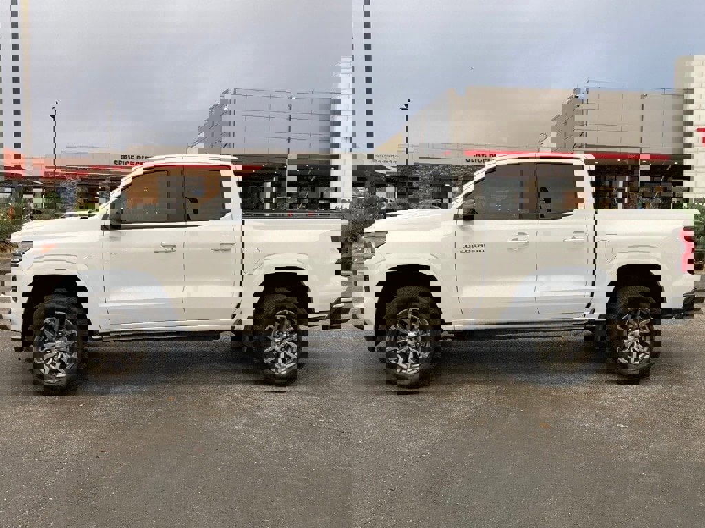 Used 2024 Chevrolet Colorado LT w/ LT Convenience Package image 8