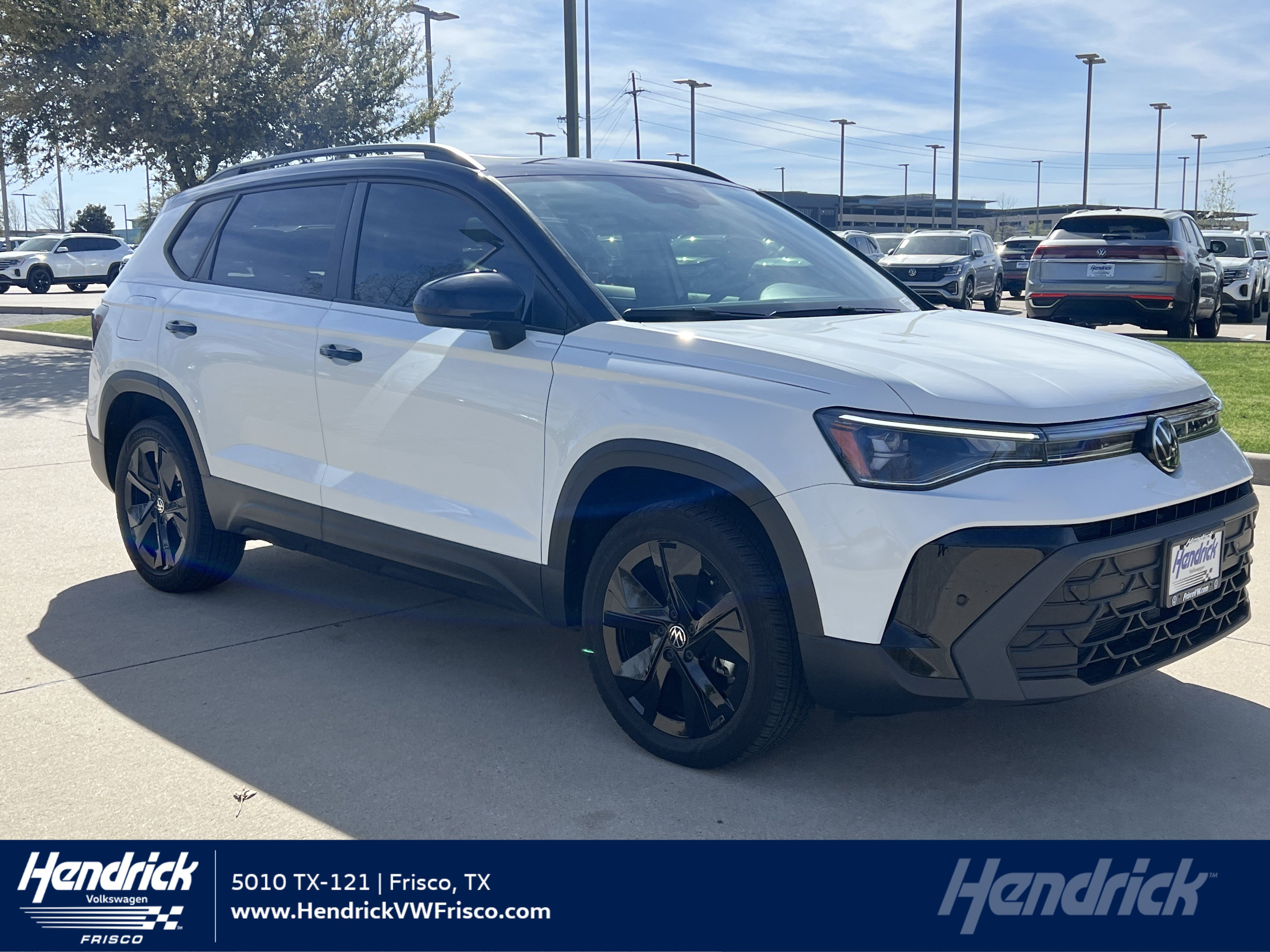 Certified 2025 Volkswagen Taos SE image 1