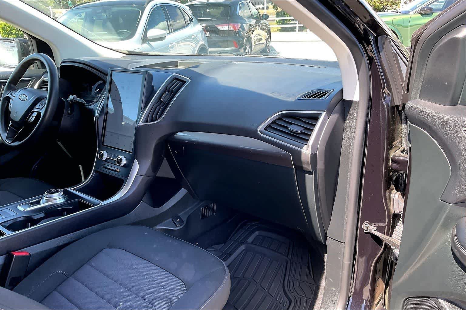 Certified 2024 Ford Edge SE w/ Black Appearance Package AWD/4WD image 23