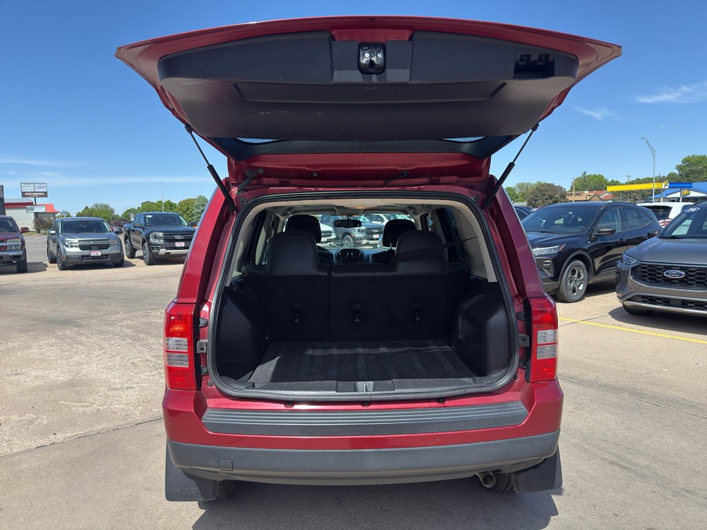 Used 2015 Jeep Patriot High Altitude AWD/4WD image 11