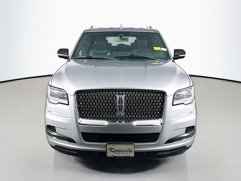 Used 2022 Lincoln Navigator L Standard image 2