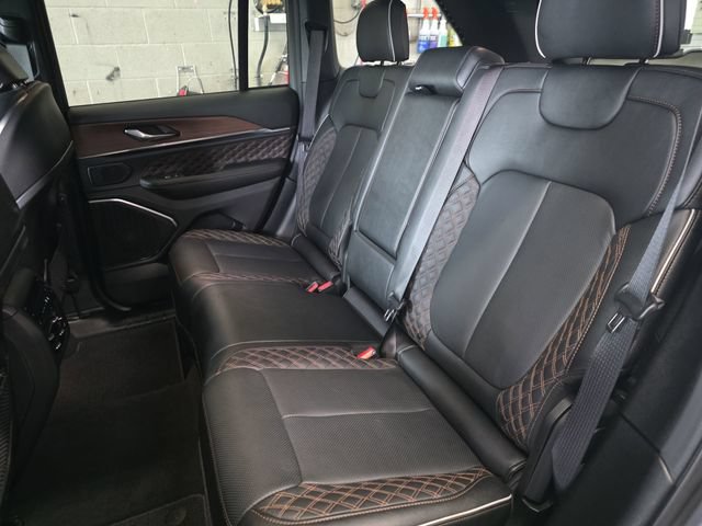 Used 2025 Jeep Grand Cherokee Summit AWD/4WD image 15