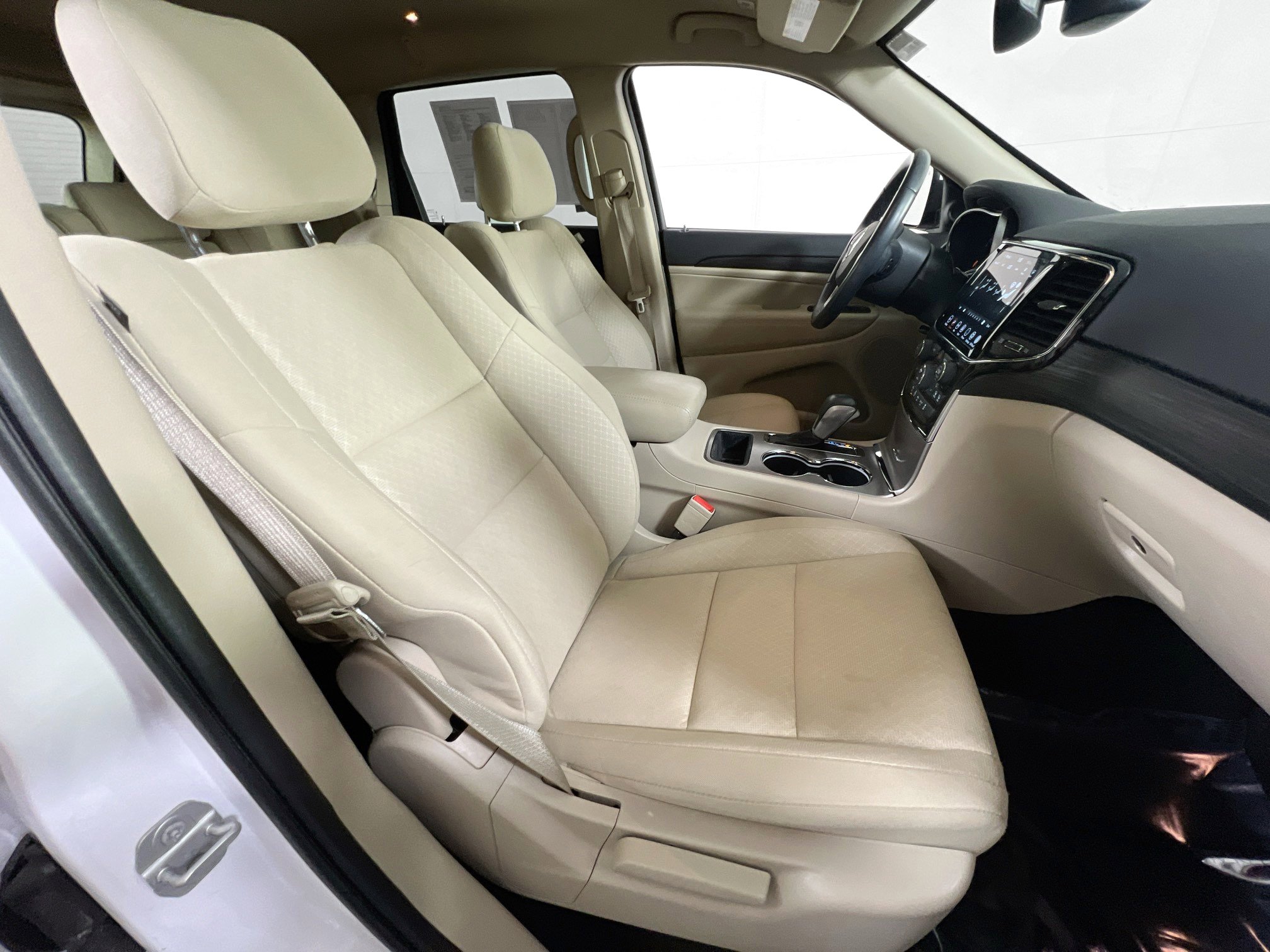 Used 2022 Jeep Grand Cherokee Laredo E image 26