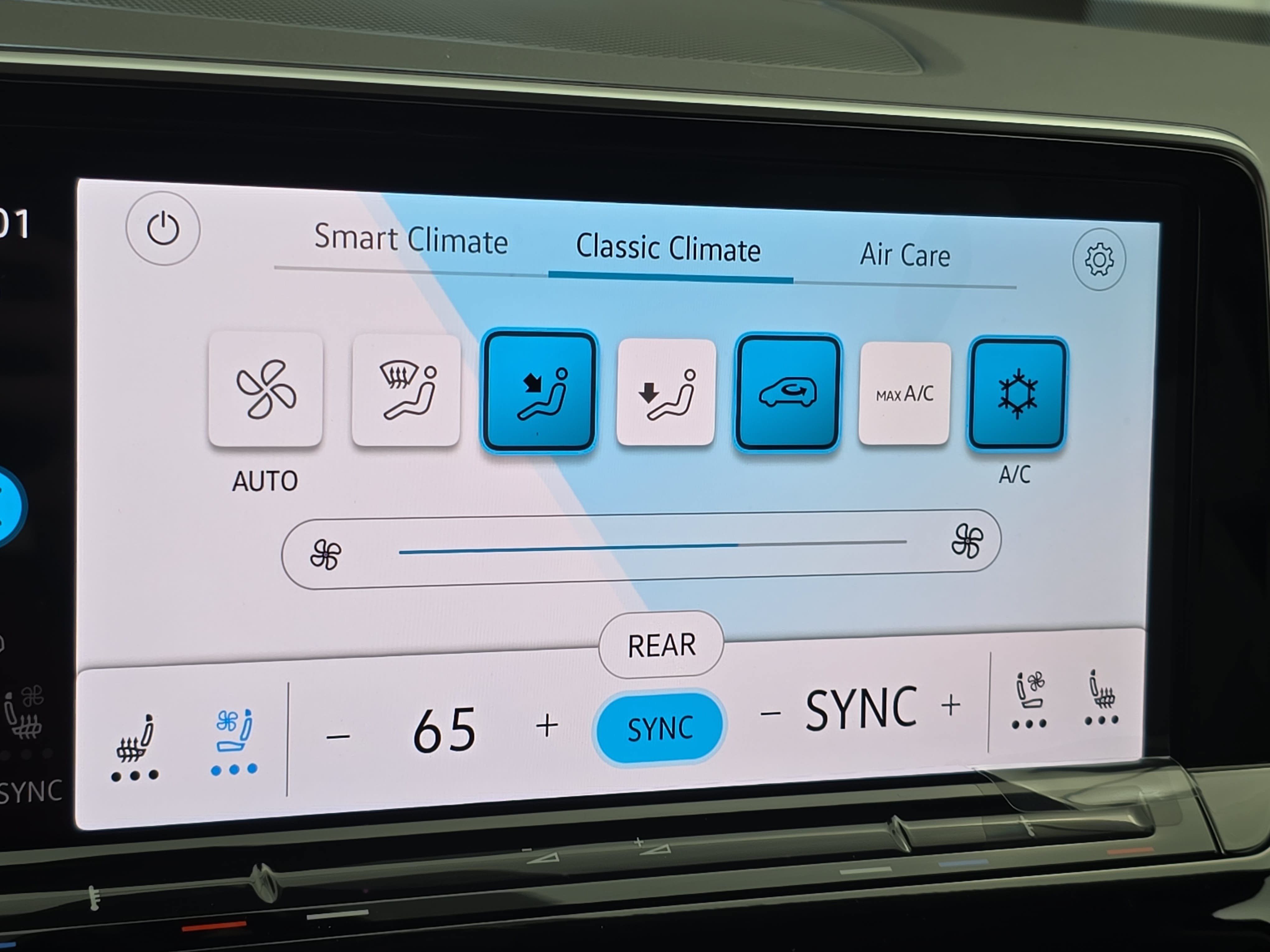 New 2026 Volkswagen Atlas SE FWD image 25