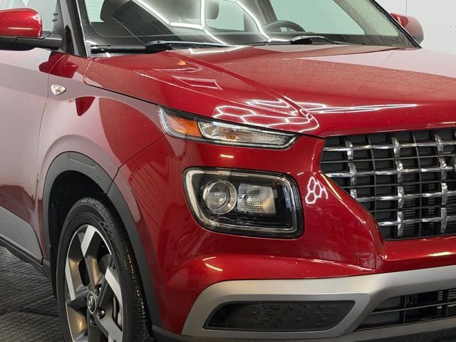 Certified 2024 Hyundai Venue SEL image 2