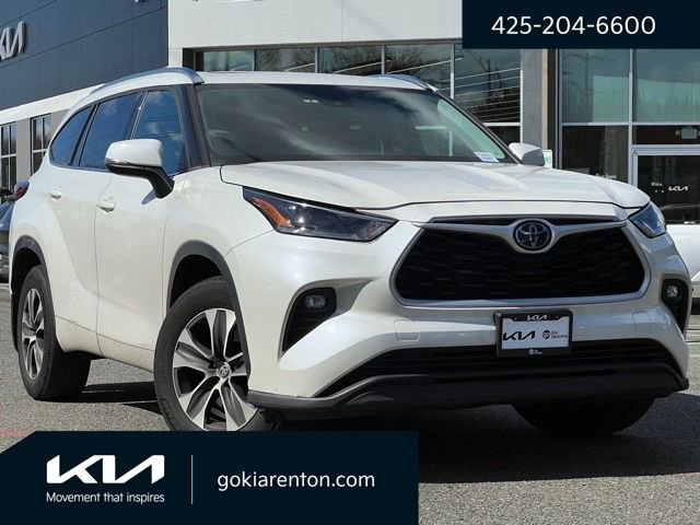 Used 2021 Toyota Highlander XLE image 1