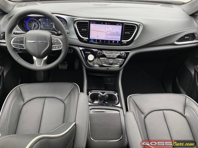 New 2026 Chrysler Pacifica Limited image 11