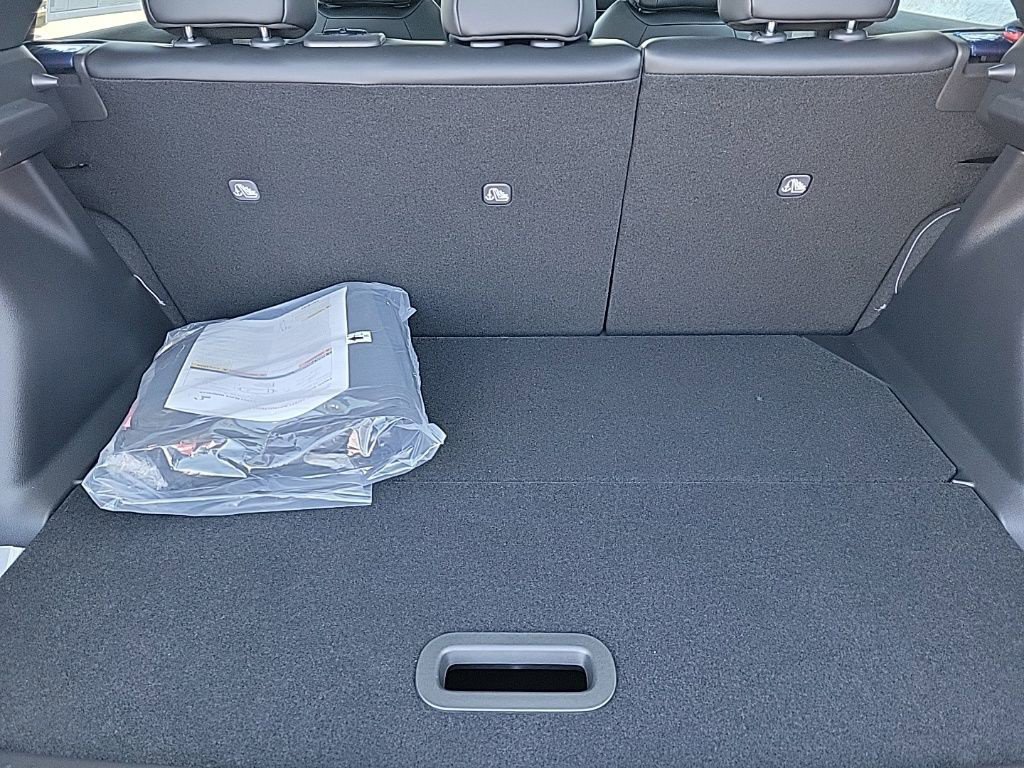 New 2026 Nissan Leaf Platinum+ w/ Floor Mat Package (Platinum+) FWD image 23