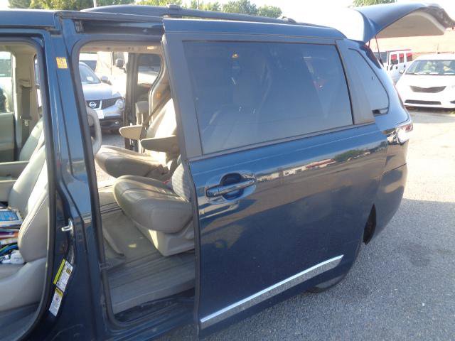 Used 2012 Toyota Sienna XLE image 38