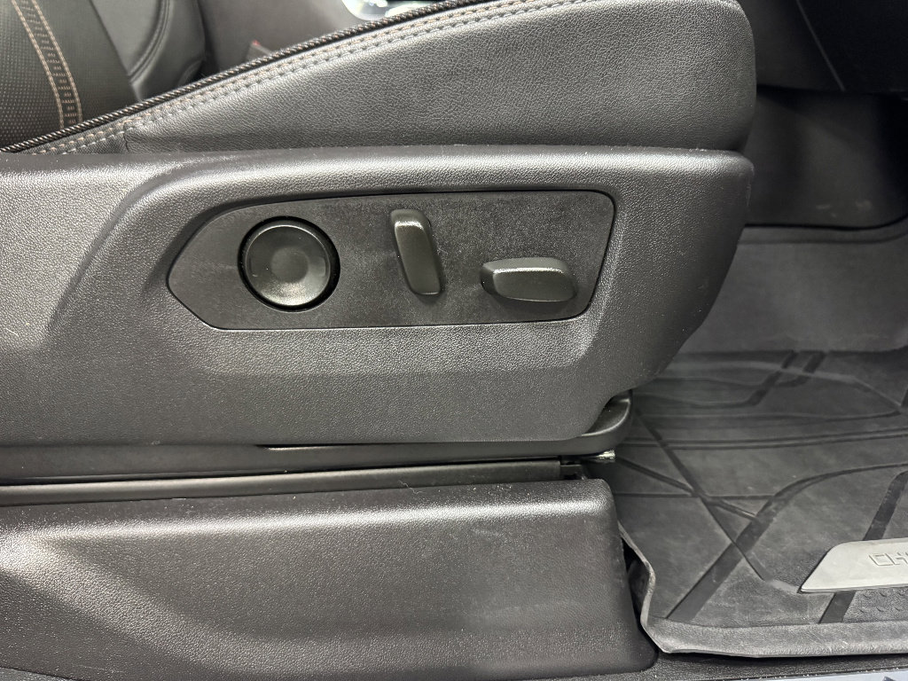 Used 2024 Chevrolet Silverado 1500 High Country w/ High Country Premium Package AWD/4WD image 19